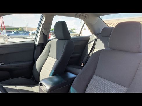 Used 2016 Toyota Camry LE FWD image 10