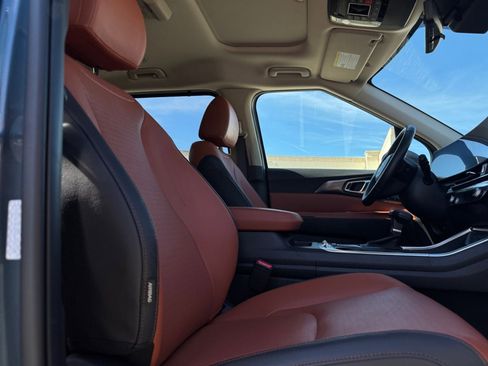 Used 2025 Kia Carnival SX Prestige image 20