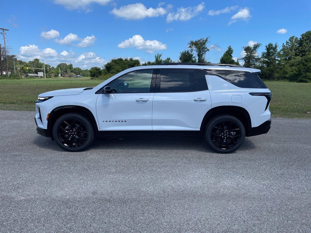 New 2026 Chevrolet Traverse RS w/ LPO, Floor Liner Package FWD image 2