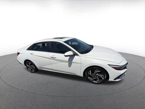 Used 2025 Hyundai Elantra Limited FWD image 2
