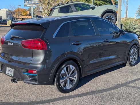 Used 2022 Kia Niro EX Premium image 5
