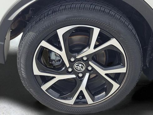 Used 2019 Toyota C-HR Limited image 8