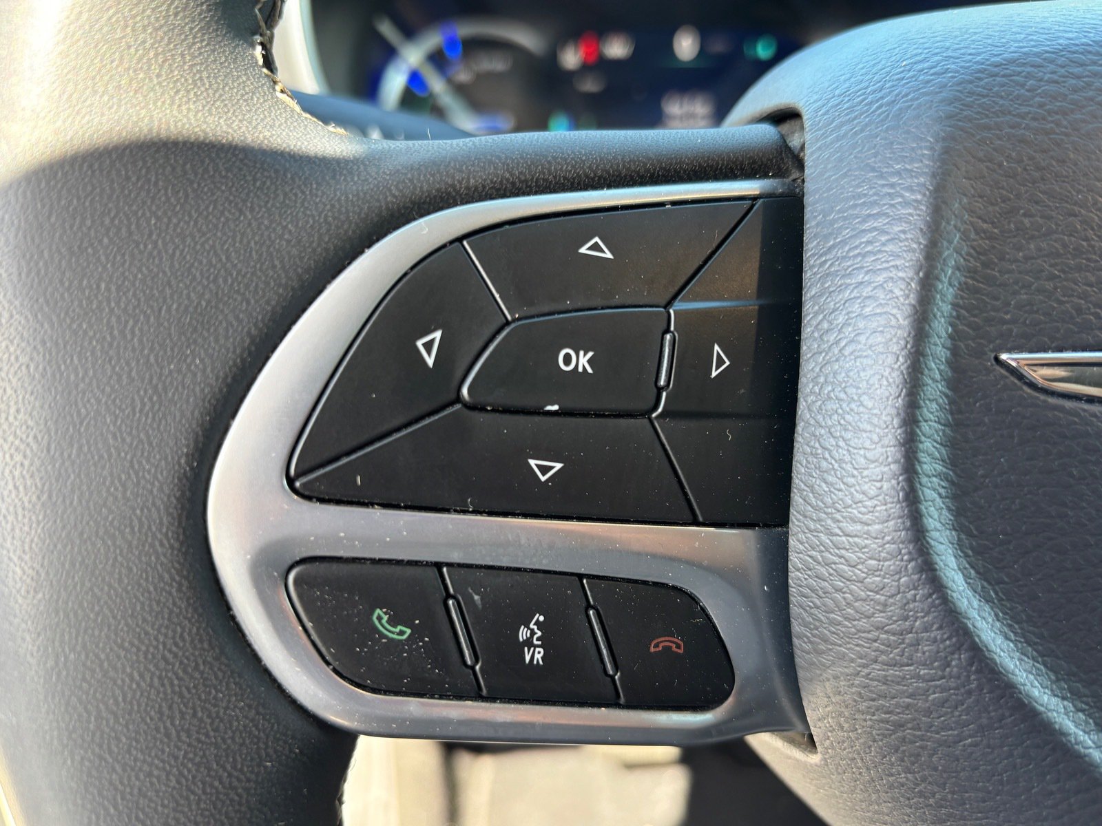 Used 2023 Chrysler Pacifica Touring-L FWD image 22