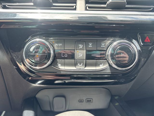 Used 2024 Chevrolet Trax RS w/ Sunroof Package FWD image 18