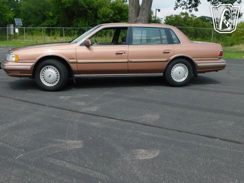 Used 1992 Lincoln Continental Executive image 7