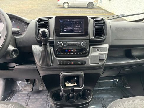 Used 2025 RAM ProMaster 2500 w/ U-Haul Equipment Group FWD image 13