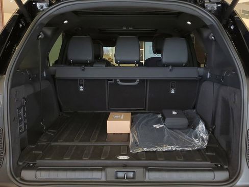 Used 2025 Land Rover Discovery Dynamic SE image 33