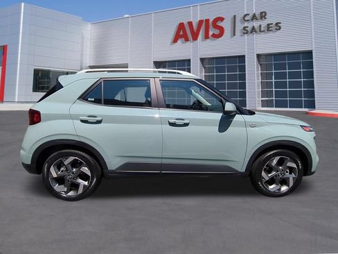 Used 2025 Hyundai Venue SEL FWD image 5