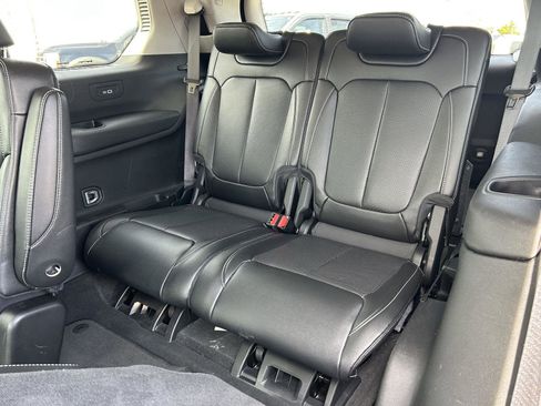 Used 2023 Jeep Grand Cherokee L Limited w/ Luxury Tech Group II image 31