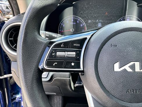 Certified 2022 Kia Forte LXS w/ LXS Technology Package FWD image 21