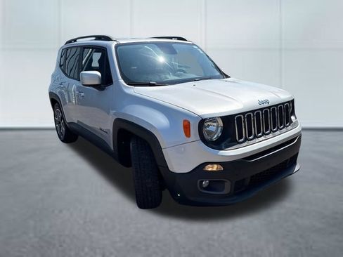 Used 2017 Jeep Renegade Latitude FWD image 5
