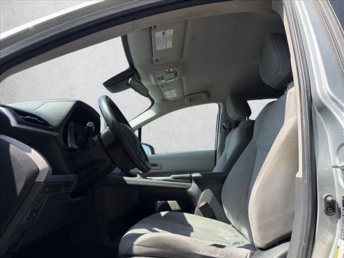 Used 2022 Toyota Sienna LE AWD/4WD image 11