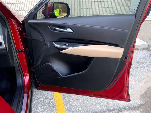 Certified 2024 Cadillac XT4 Luxury w/ Cold Weather Package image 25