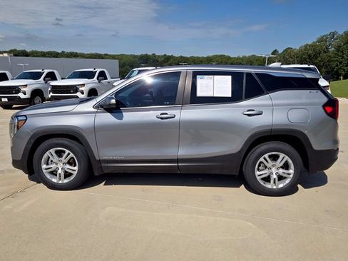 Used 2023 GMC Terrain SLE w/ LPO, Floor Liner Package FWD image 5