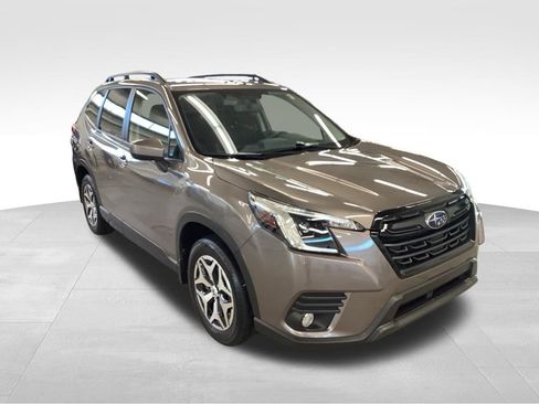 Used 2023 Subaru Forester Premium AWD/4WD image 3