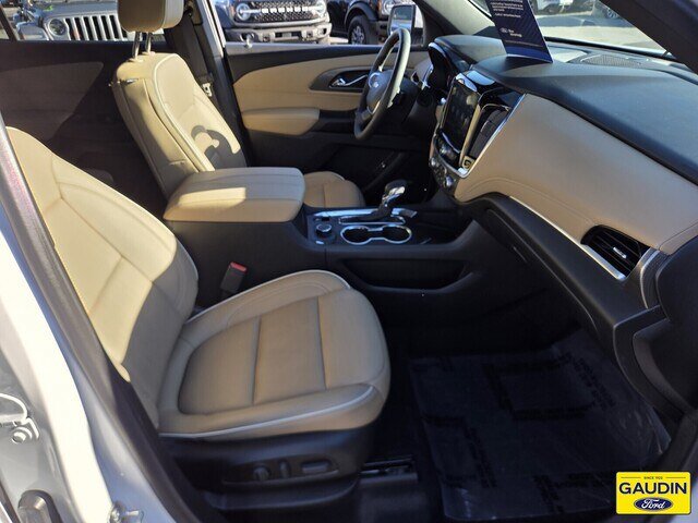 Used 2023 Chevrolet Traverse Premier FWD image 16