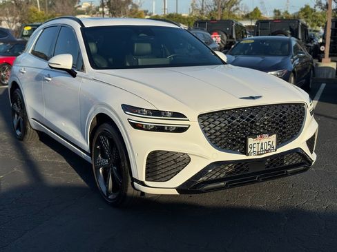 Used 2023 Genesis GV70 2.5T w/ Sport Prestige Package image 3