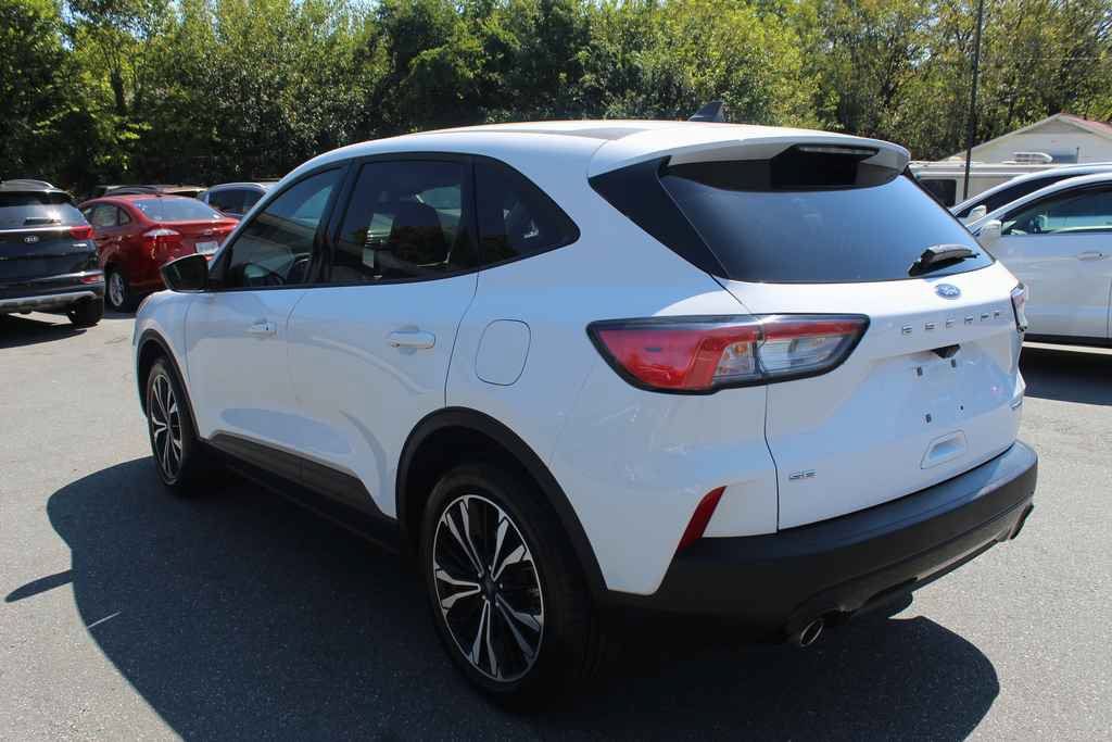 Used 2021 Ford Escape SE w/ SE Sport Appearance Package AWD/4WD image 10