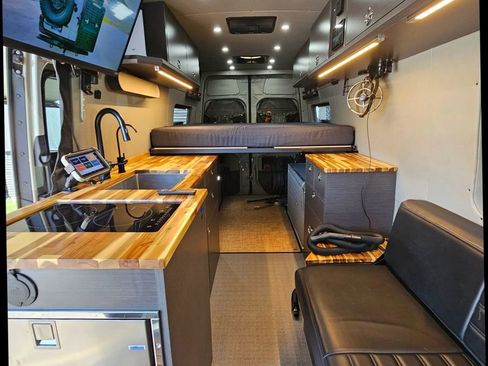 Used 2022 Mercedes-Benz Sprinter 2500 image 10