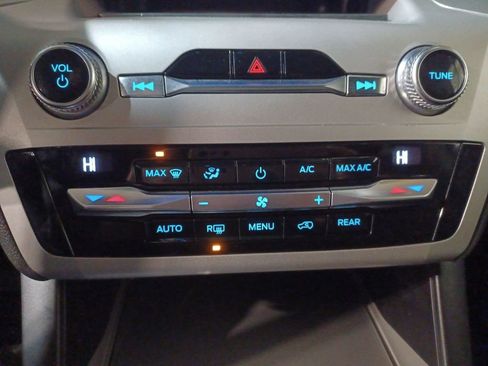 Used 2020 Ford Explorer XLT w/ Equipment Group 202A image 16