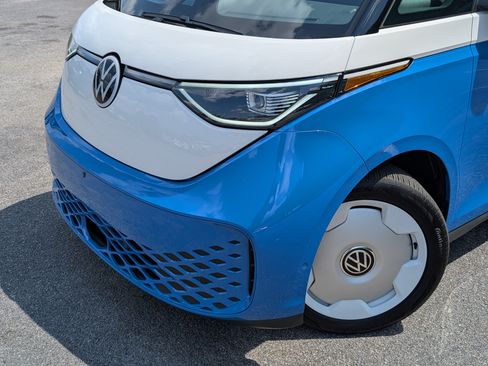 Used 2025 Volkswagen ID. Buzz 1st Edition RWD image 13