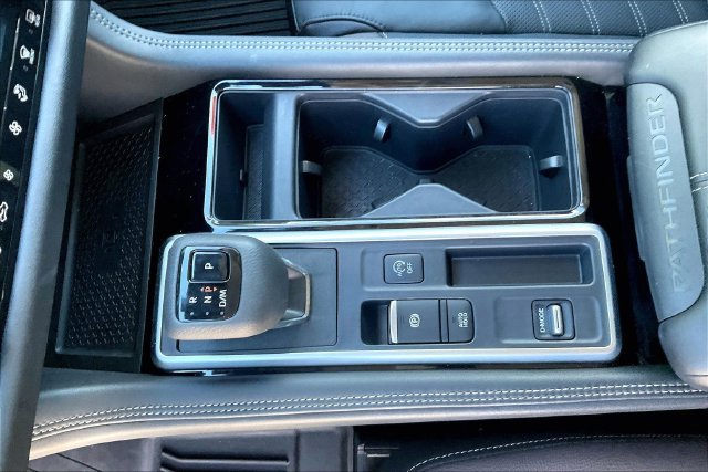 Certified 2024 Nissan Pathfinder Platinum w/ Cargo Package FWD image 13