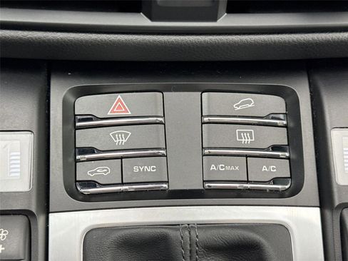 Used 2021 Porsche Macan image 25