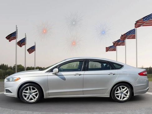 Used 2014 Ford Fusion SE FWD image 4