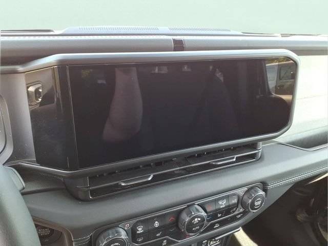 Used 2025 Jeep Wrangler Unlimited Sahara AWD/4WD image 25