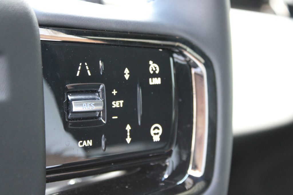 Certified 2026 Land Rover Range Rover Evoque Dynamic SE AWD/4WD image 13