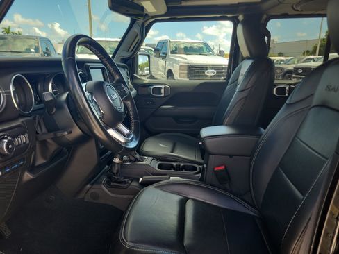 Used 2022 Jeep Wrangler Unlimited Sahara w/ Safety Group AWD/4WD image 10
