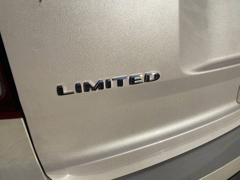 Used 2015 Ford Explorer Limited w/ Equipment Group 302A FWD image 11