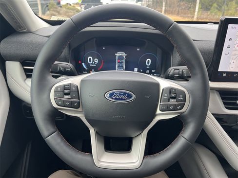 New 2026 Ford Explorer Active w/ Active Comfort Package image 9