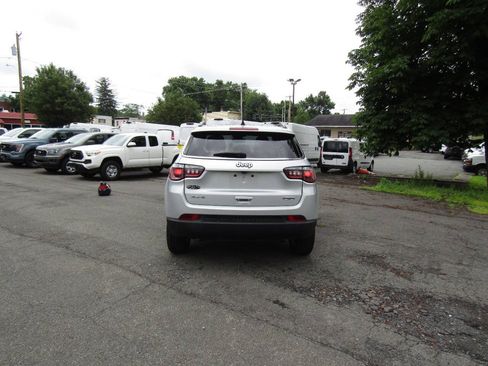 Used 2024 Jeep Compass Latitude AWD/4WD image 6