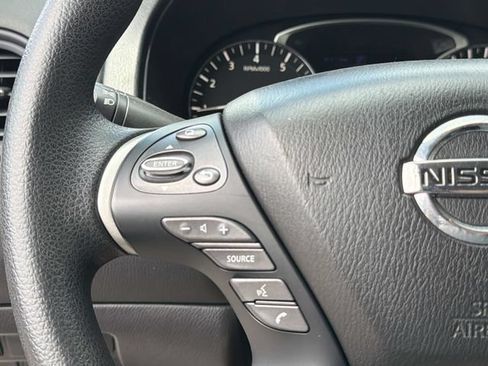 Used 2020 Nissan Pathfinder S AWD/4WD image 36