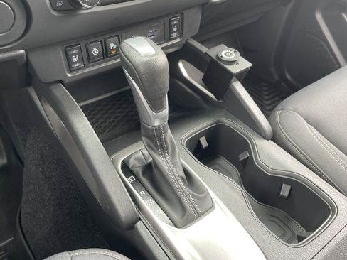 Used 2025 Nissan Frontier SV w/ SV Convenience Package image 24