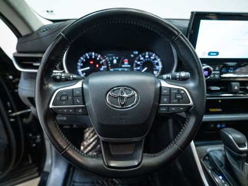 Used 2023 Toyota Highlander XLE image 14
