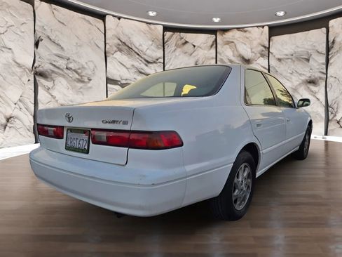 Used 1998 Toyota Camry XLE FWD image 6