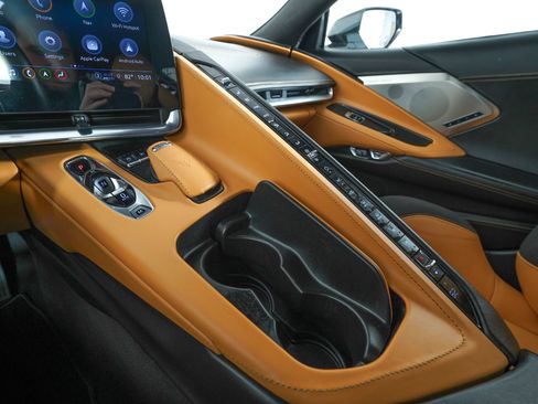 Used 2021 Chevrolet Corvette Stingray Premium Cpe w/ Z51 Performance Package RWD image 19