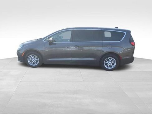 Used 2023 Chrysler Pacifica Touring-L FWD image 24