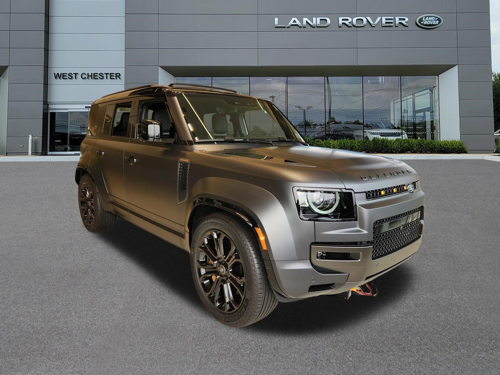Used 2025 Land Rover Defender 110 AWD/4WD image 2