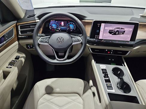 New 2026 Volkswagen Atlas SE FWD image 14
