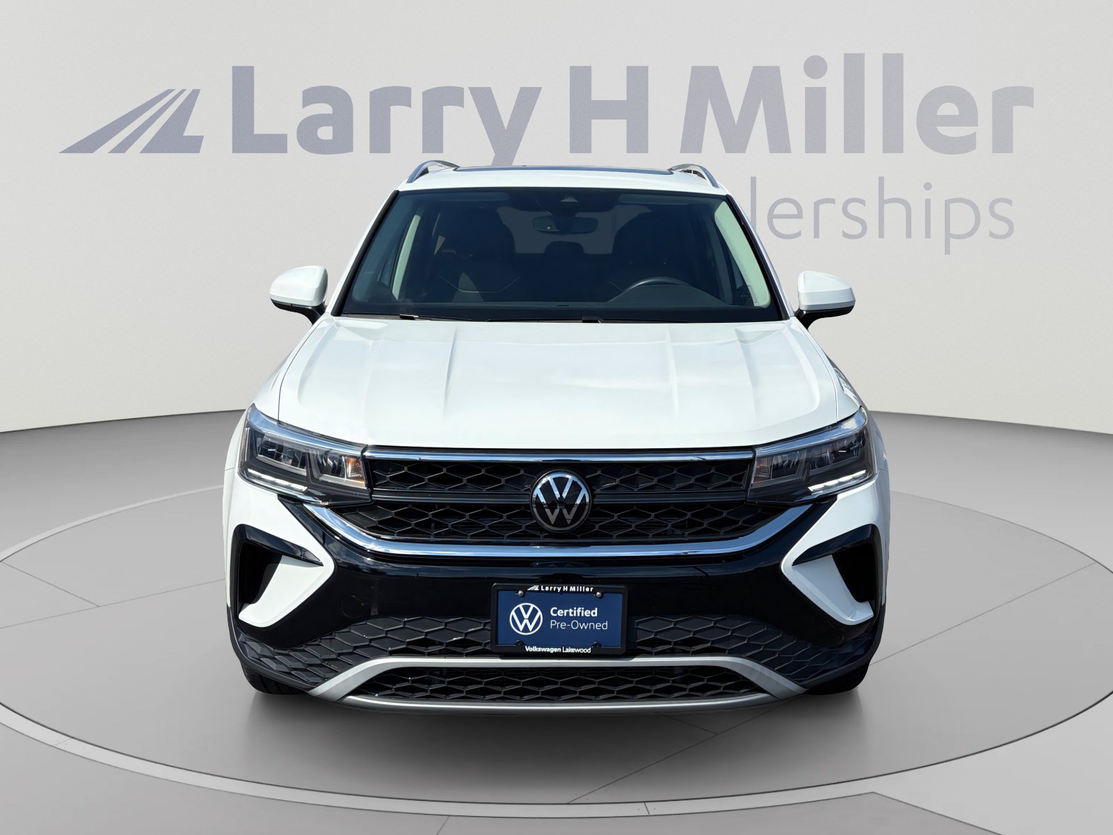 Used 2023 Volkswagen Taos SE w/ Panoramic Sunroof Package AWD/4WD image 8