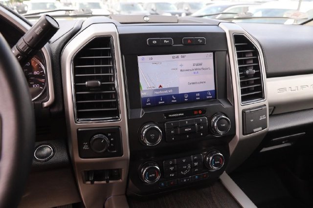 Used 2021 Ford F250 Lariat w/ Lariat Ultimate Package AWD/4WD image 17