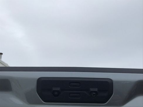 Certified 2025 GMC Sierra 1500 SLT image 18