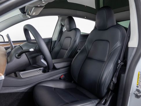 Used 2024 Tesla Model Y Long Range image 16