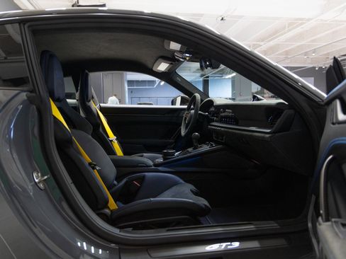 Used 2025 Porsche 911 GT3 image 41