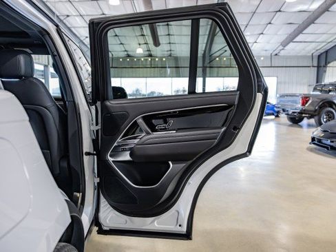 Used 2023 Land Rover Range Rover SE image 13