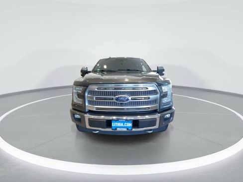 Used 2017 Ford F150 Platinum w/ Equipment Group 701A Luxury AWD/4WD image 3