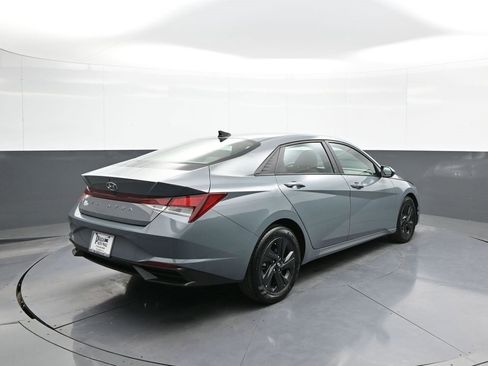 Certified 2022 Hyundai Elantra SEL w/ Cargo Package image 6